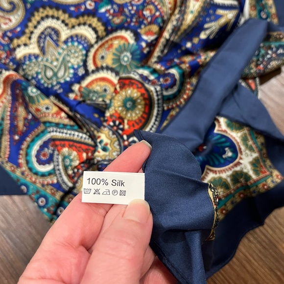 NWT Silk Azerbaijan Skarf - Picture 7 of 9